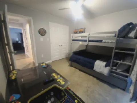 Pruett Place, In the middle of downtown w/parking. 帕拉古爾德酒店