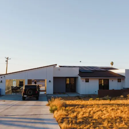 Charming Joshua Tree villa, Pool,Spa, Arcade-Game-Theatre Room, Mins to JT park!