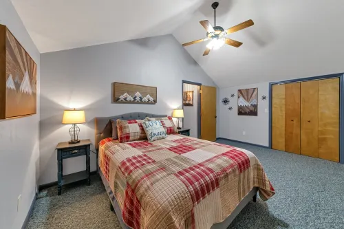 Lake View of Fontana Lake close to Great Smoky Mountains and Tail of the Dragon Hotel a Stecoah