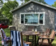 Yarmouth Cottage by the Bay