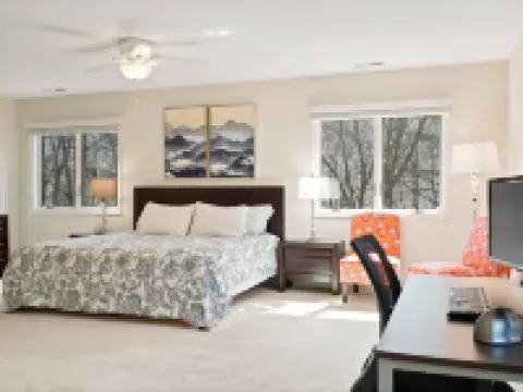 Hidden Haven - Kids friendly home, Great Location, Extended Deck, Outdoor Dining Hotels in Massanutten