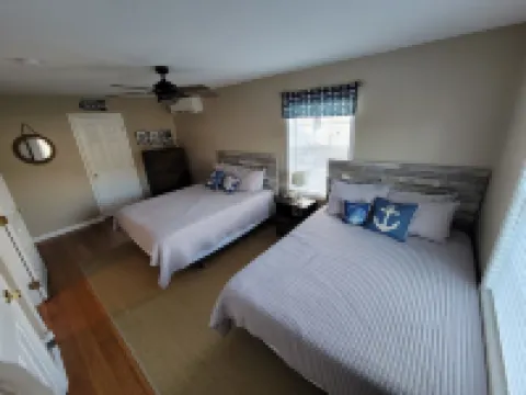 PRICE DROP - HIGHLY RATED! Cozy, single family home close to beach and golf