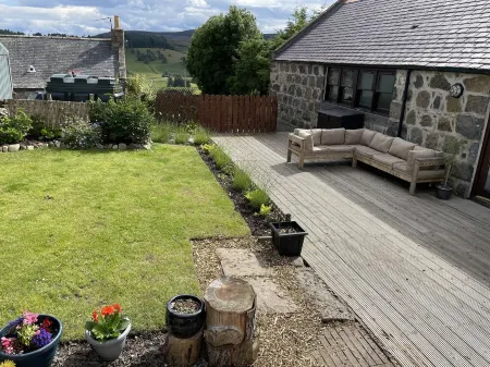 Idyllic rural country escape close to the Cairngorms National Park. Отели в г. Алфорд