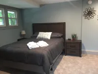 Cozy home, short walk to Crystal Lake