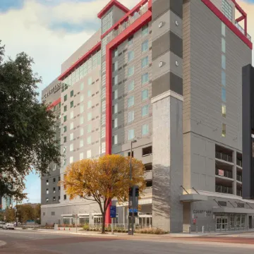 Courtyard Dallas Downtown/Reunion District Отели рядом с достопримечательностью «Аквариум Даллас Уорлд»