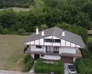3-Bed Artist Chalet Near San Sebastian Sleeps 6 Hôtels à : Arbizu
