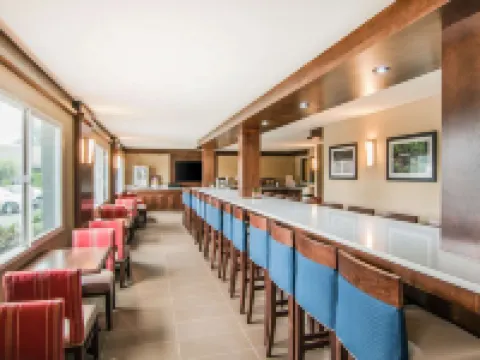 Comfort Inn & Suites Vancouver Downtown City Center Hotels in Vancouver