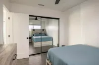 Stylish 2 BR house close to the beaches and L.A. city life!