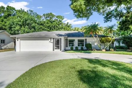 2 Blocks from Legacy Trail + Pool + Pool Table