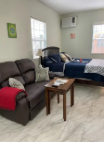 Charming Gulfport Town Guest Cottage Studio -Walk to Beach -Shops -Restaurants