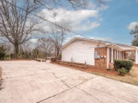 Peaceful Ranch Home - 4BR/3BA Hotels in Mauldin