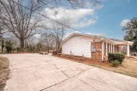 Peaceful Ranch Home - 4BR/3BA 鄰近The Turtle Shell的酒店