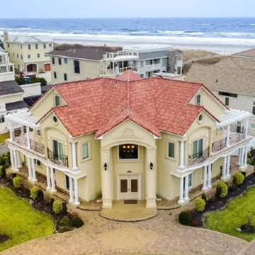 Luxury Mediterranean Mansion -Pool, Elevator, Roof Deck,3rd House From The Beach