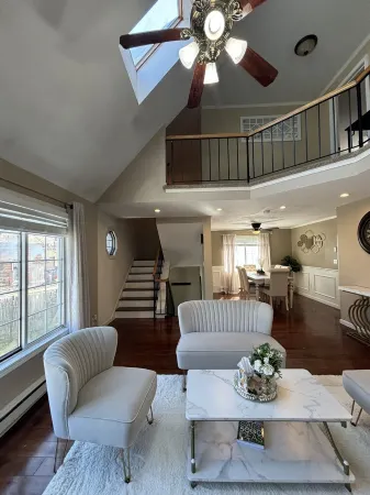 Home Away from Home! Отели рядом с достопримечательностью «Lambda Chi Alpha»