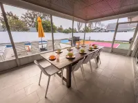 Pickleball, Heated Pool, Hot Tub, Golf & Games, Near Beaches - Private Pools