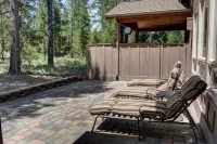 Premier Luxury Home: 6 BR/7 BA/Hot Tub/Game Room/Free Nights/Level 2 EV Charging