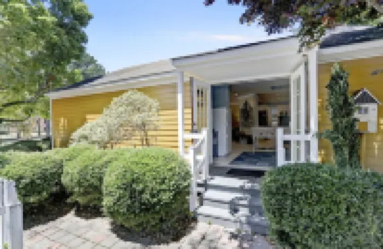 Private 1300 sq ft Cottage in Historic Yorktown-w/ trolley access 約克鎮酒店