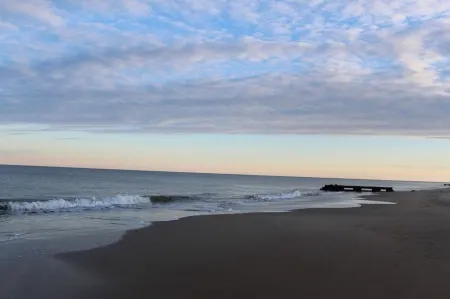 Spacious 4 Bed, 4,5 bath. Pet friendly. Come enjoy Rehoboth! Отели в г. Рехобот-Бич