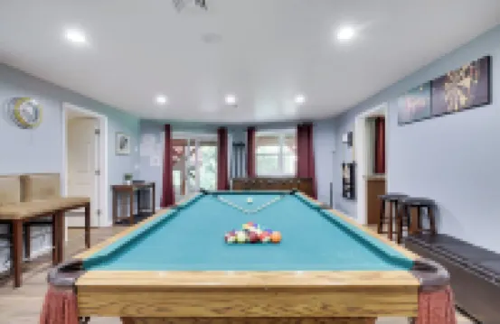 Poconos Retreat Near pools, Lakes,Water parks,Casino and all shoppings,Game room