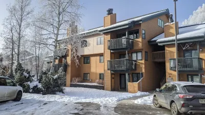 Top floor two level 2 bedroom, Mountain View! Hotels near Soda Spring