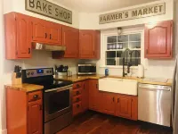 CLOSE TO ARK, SPARKLING CLEAN, BIG FAMILIES, CABLE, KING BED, BACK YARD