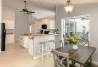 🍹🌞Relaxing Heated Pool!Beautiful Patio,Pet Friendly,Fenced Area, Near Beaches!