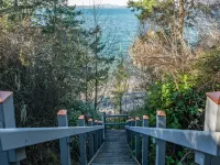 Amenity-Packed Waterfront Island Retreat Hotels in Lopez