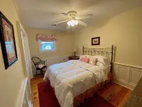 Spacious, Well-Kept, Clean Home an Easy Walk/Bike to Town and Beach.