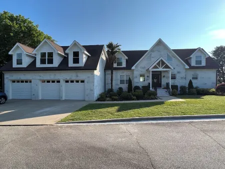 Large family home with dock on Lake Keowee! Отели в г. Окони Каунти