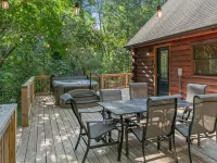 Spectacular Log Cabin Home 45 minutes to Asheville