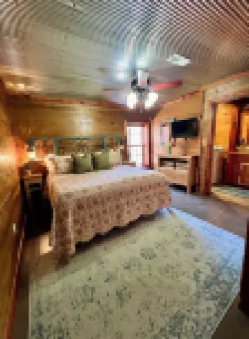 3 miles to Jack Daniels Distillery, 5 miles to Lost Creek Boat ramp