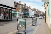 2 Bedroom Penthouse St Albans City Centre - stay right in the heart of the city