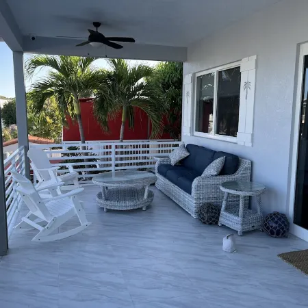 Islamorada Oasis, Luxurious 4 Bedroom 3 Bath Home. Heated Pool! Boat Lift Option
