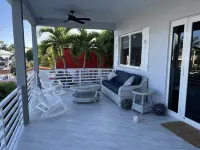Islamorada Oasis, Luxurious 4 Bedroom 3 Bath Home. Heated Pool! Boat Lift Option