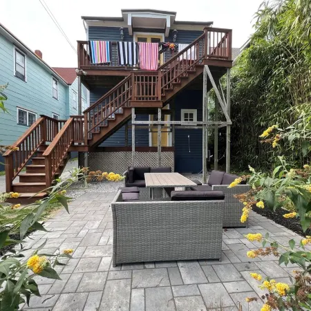 Cozy Downtown Condo(Dog Friendly) 3.5 Blocks to Beach.1 block to Washington Mall