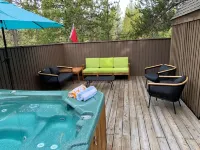 Skyliner Chalet ~ Heart of Sunriver ~ Hot Tub ~ AC ~SHARC Passes