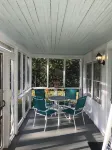 Relax at this beautiful Historic Intracoastal Waterlily Cottage + Game Room