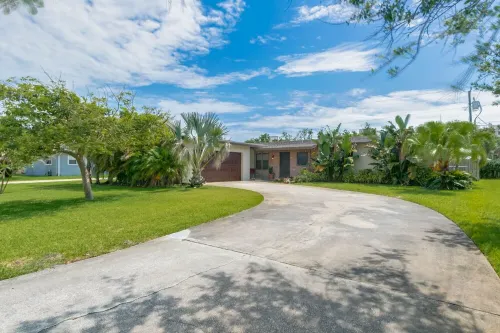 Beachside Bliss!! 4 Bedroom Home with private fenced backyard!