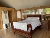 Lake MI Private Beach; fireplace, Sunsets. Close to Fishtown & Sleeping Bear