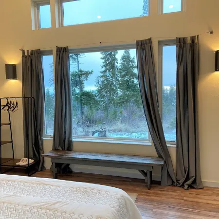 Modern Mountain View Getaway - 26 Acres