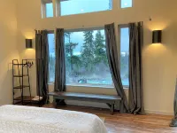 Modern Mountain View Getaway - 26 Acres Hotels in Klickitat County