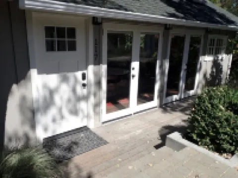 Gorgeous 2Bd + Loft with Deck and Gardens. Soaring 20 ft ceilings, huge windows!