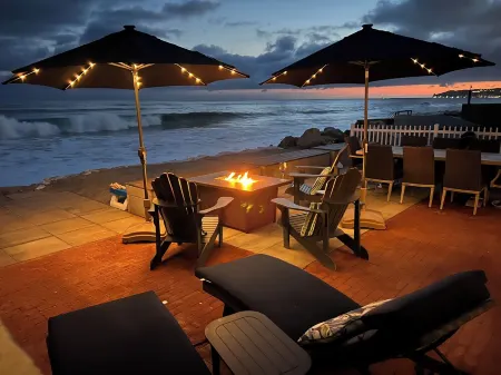 Deluxe Oceanfront Beach House I Luxury Hot Tub I Family Game Room I On the Beach Отели рядом с достопримечательностью «Дохени Стейт Бич»