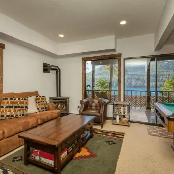 Lakefront Cabin with private pier on Donner Lake