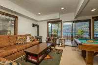 Lakefront Cabin with private pier on Donner Lake