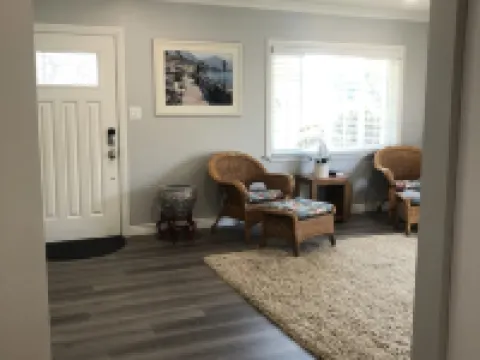 Charming 5 bedroom with a putting green Hotels in Glendora