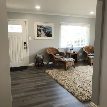 Charming 5 bedroom with a putting green