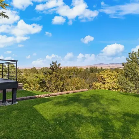 Lux! Best Views in Boise! Sauna, Hot Tub, City & Mountain Views! 4 Br, Sleeps 10
