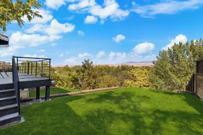 Best View in Boise/ Sauna / Hot Tub / Central / 4Br / Sleeps 10 / Lux Hotels near St. John's Cathedral