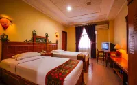 Kharisma Hotel Hotels in Padang Lua